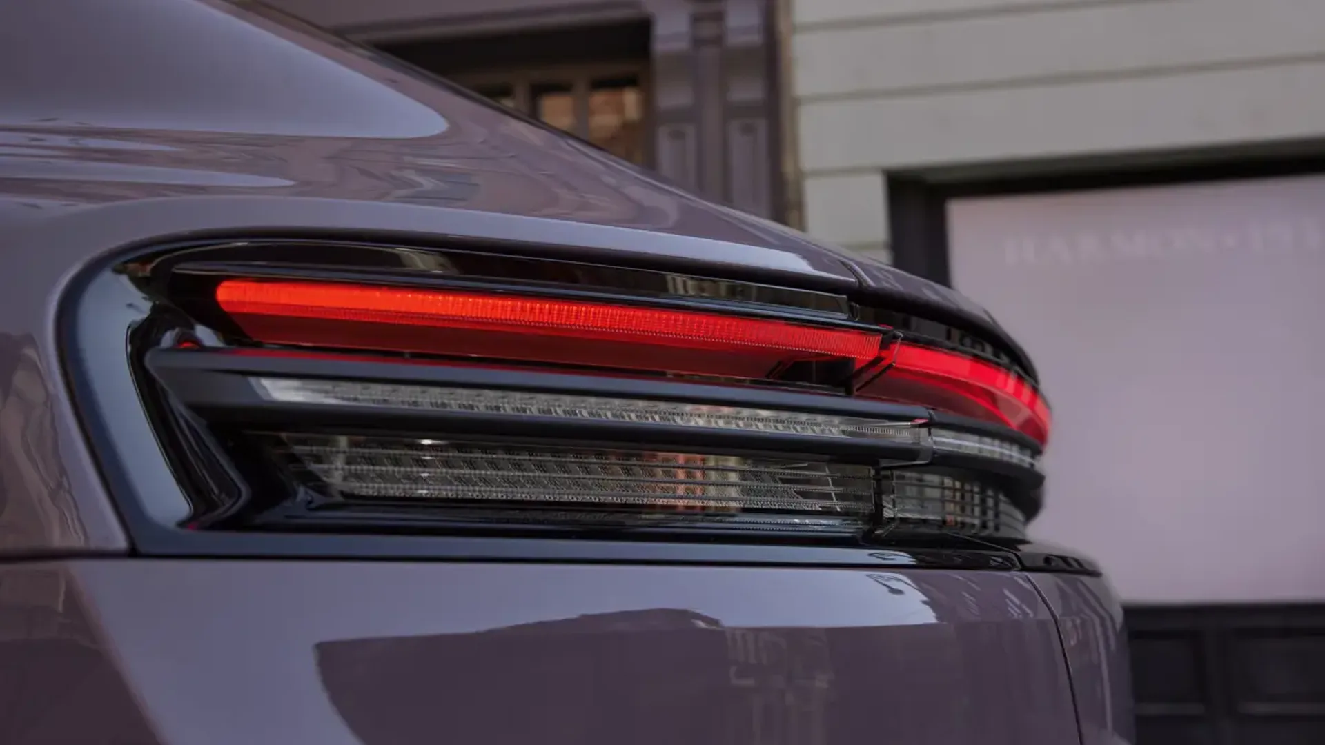 Elettronauti - Porsche Macan 4 - Blu - Esterno - Vista anteriore a tre quarti