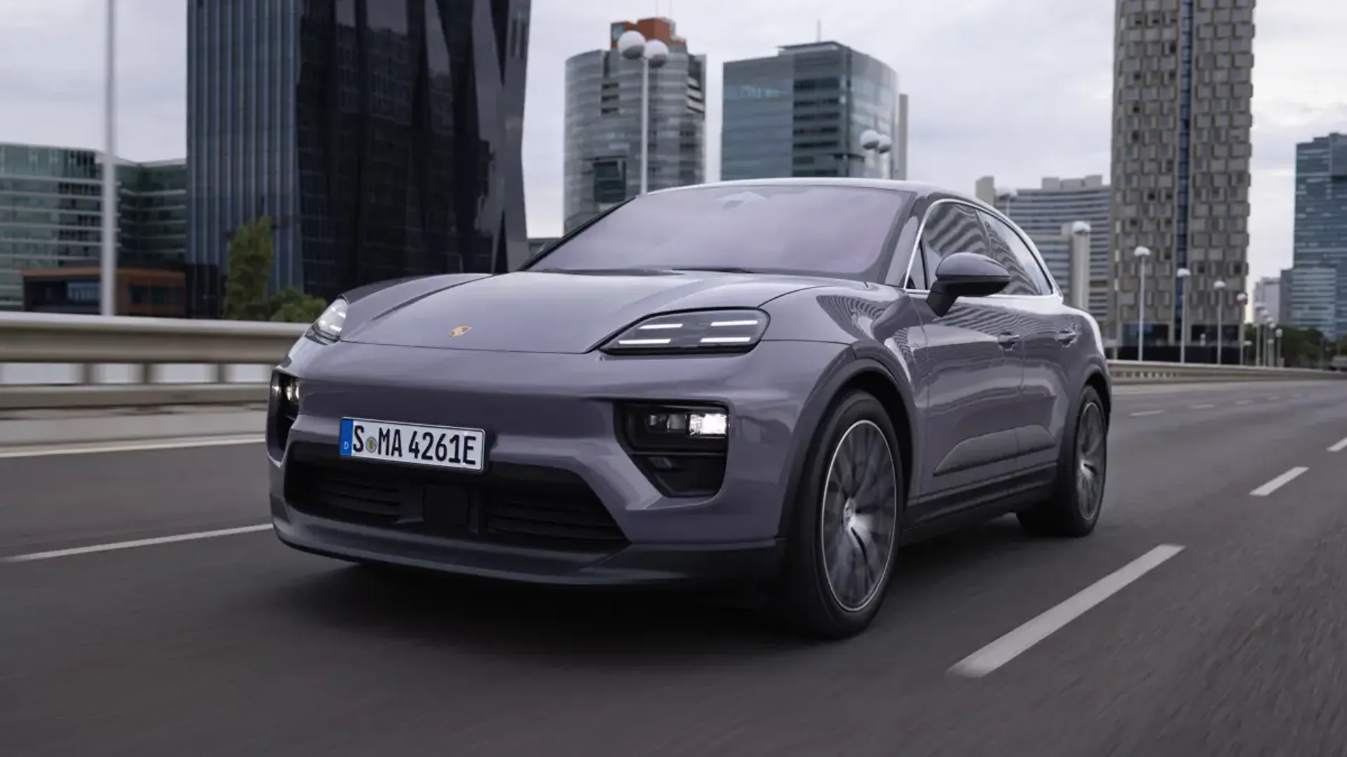 Elettronauti - Porsche Macan 4 - Dark Grey - Esterno - Vista anteriore a tre quarti