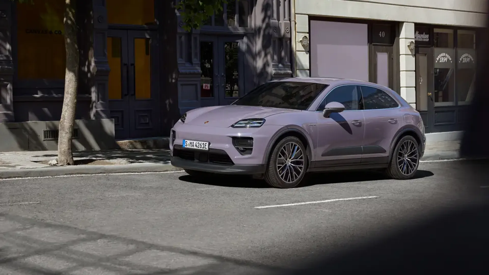 Elettronauti - Porsche Macan 4 - Grigio - Esterno - Vista anteriore a tre quarti