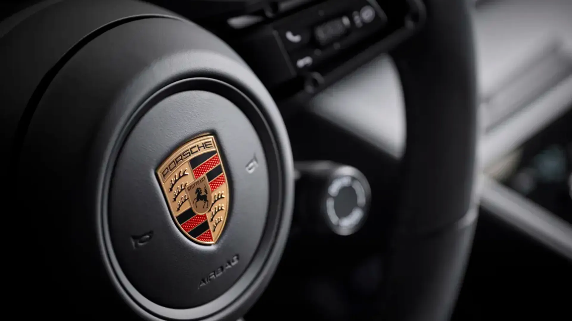 Elettronauti - Porsche Macan 4 - Argento - Esterno - Vista anteriore a tre quarti