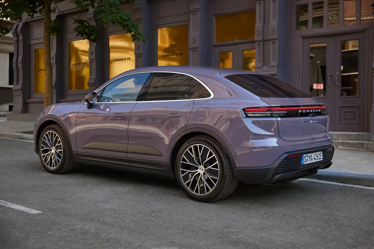 Elettronauti - Porsche Macan 4 - Bianco - Esterno - Vista anteriore a tre quarti