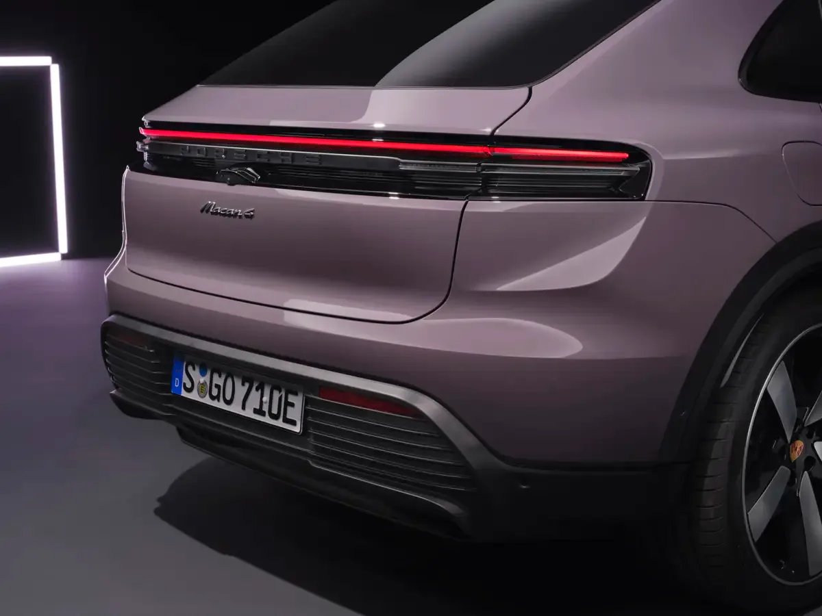Elettronauti - Porsche Macan 4 - Grigio - Esterno - Vista posteriore