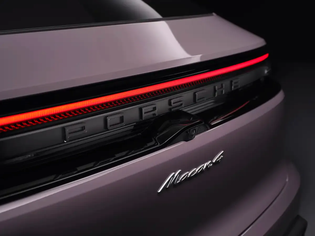 Elettronauti - Porsche Macan 4 - Bianco - Esterno - Vista posteriore