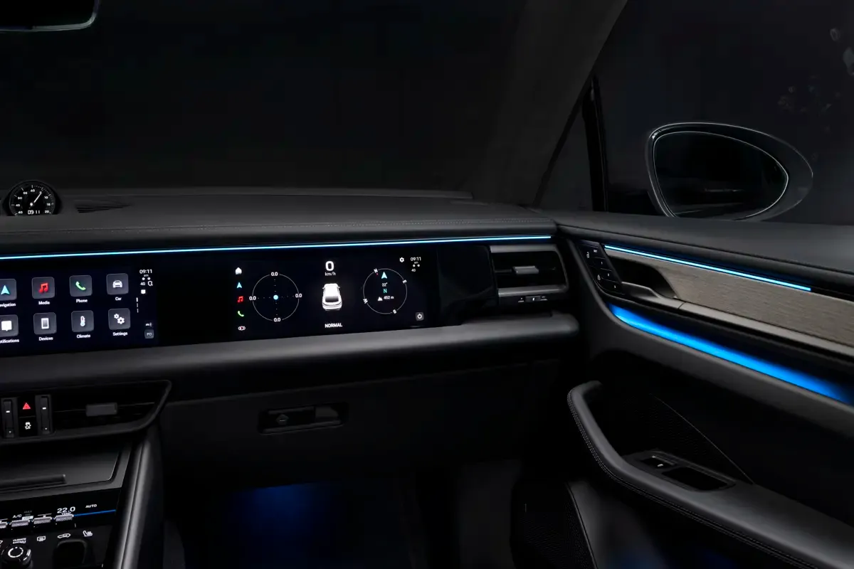 Elettronauti - Porsche Macan 4 - Infotainment - Vista della plancia