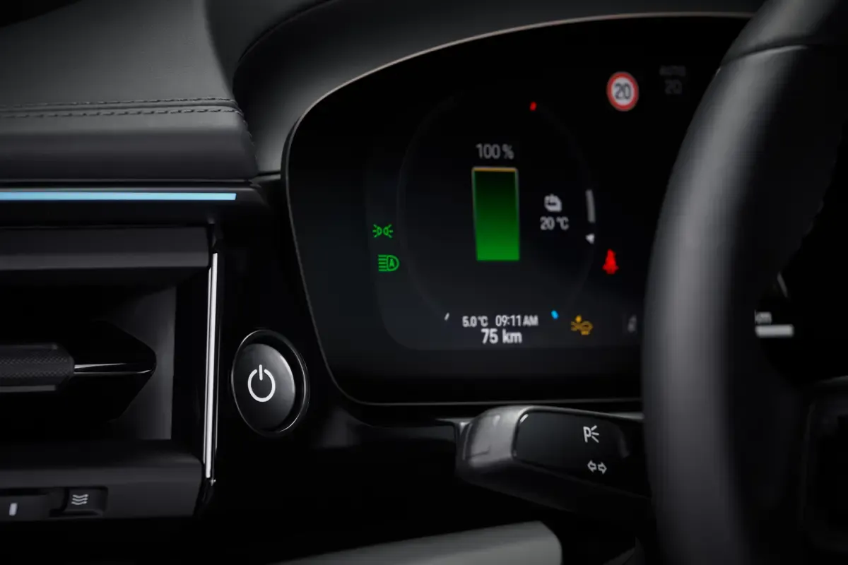 Elettronauti - Porsche Macan 4 - Infotainment - Vista della plancia