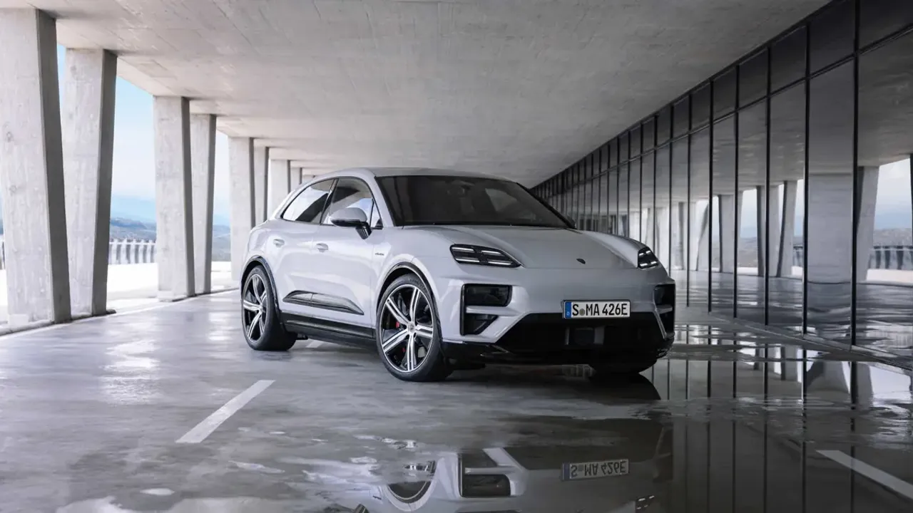 Elettronauti - Porsche Macan Turbo - Grigio - Esterno - Vista anteriore a tre quarti