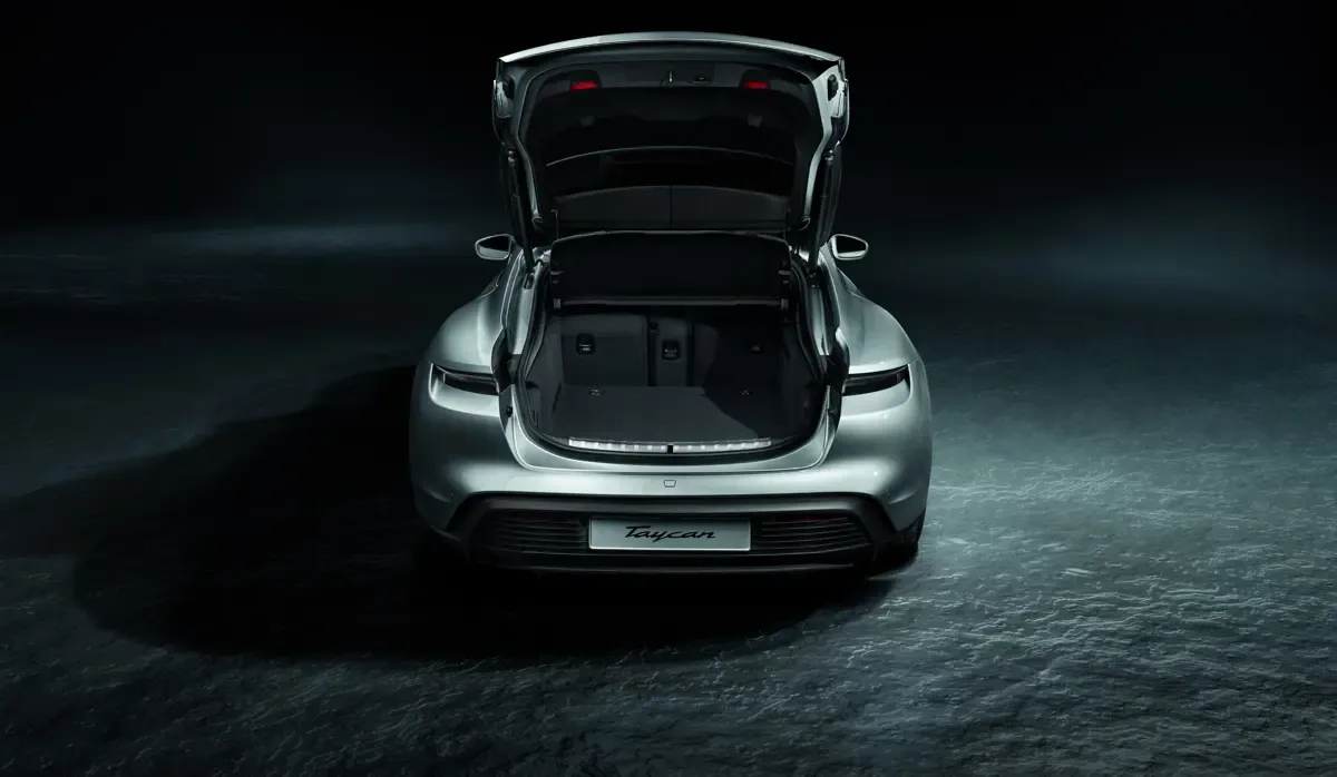 Elettronauti - Porsche Taycan 4S Sport Turismo - Vano di carico - Bagagliaio