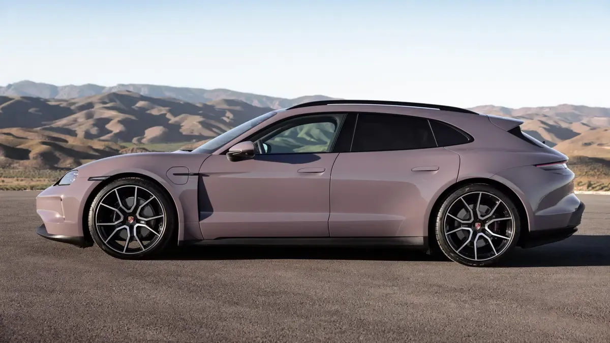 Elettronauti - Porsche Taycan 4S Sport Turismo - Bianco - Esterno - Vista anteriore a tre quarti