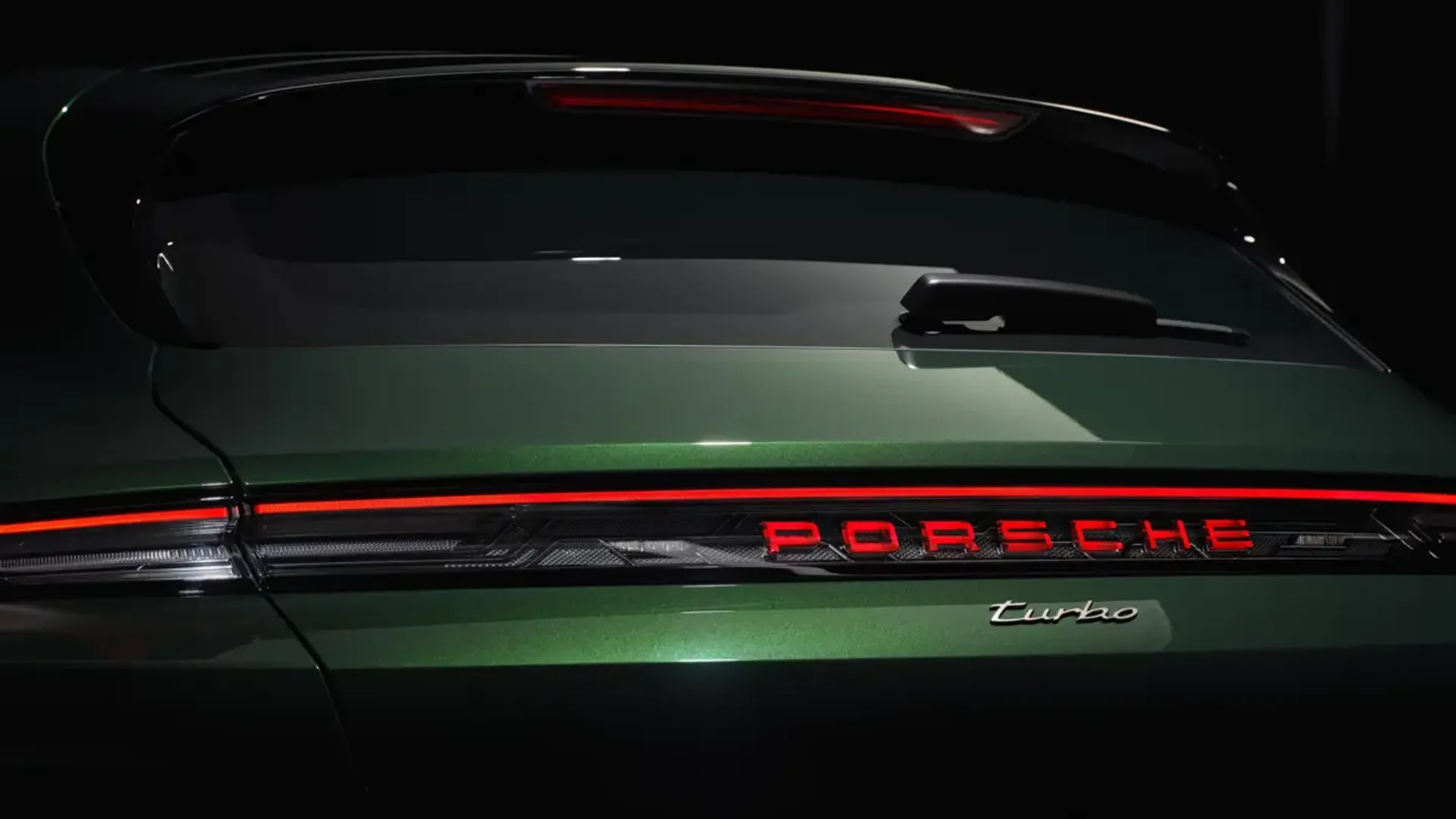 Elettronauti - Porsche Taycan Turbo S Cross Turismo - Grigio - Esterno - Vista posteriore