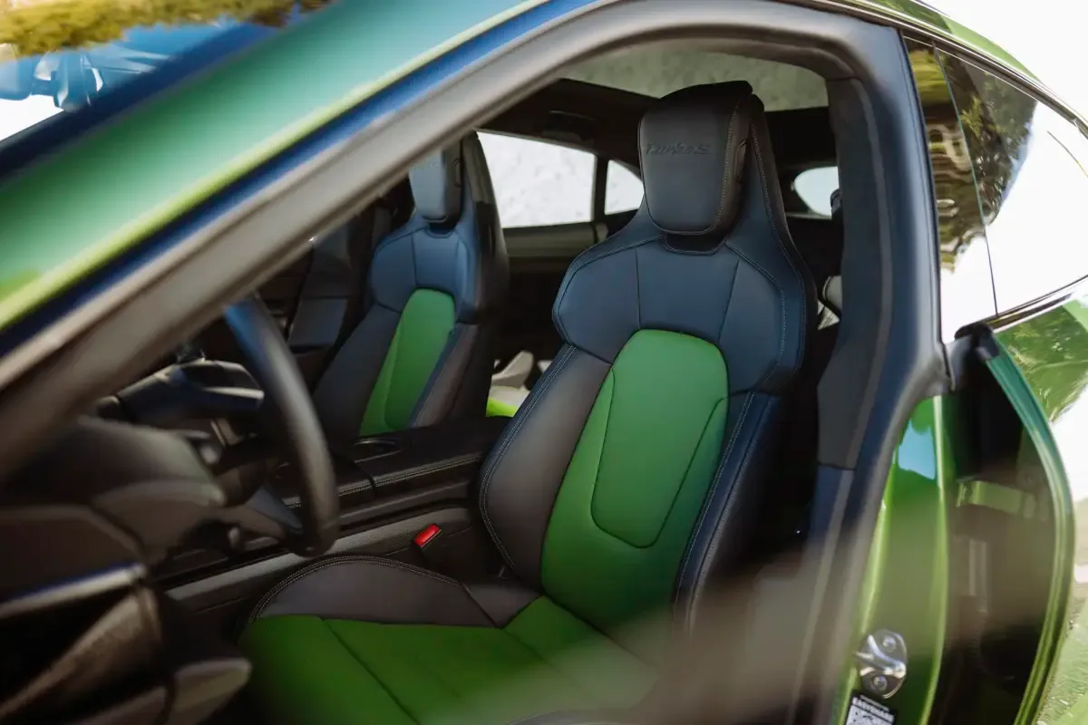 Elettronauti - Porsche Taycan 4S Sport Turismo - Nero - Sedili - Sedili anteriori