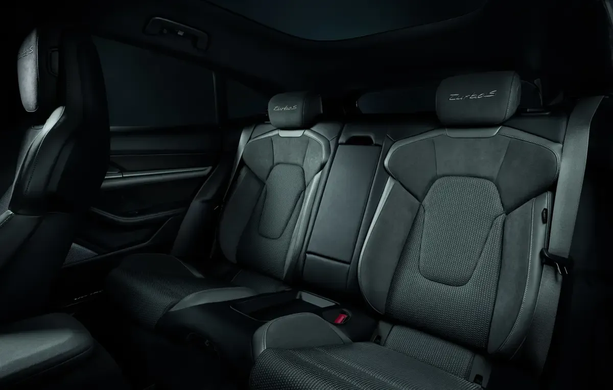 Elettronauti - Porsche Taycan 4S Sport Turismo - Nero - Sedili - Sedili posteriori
