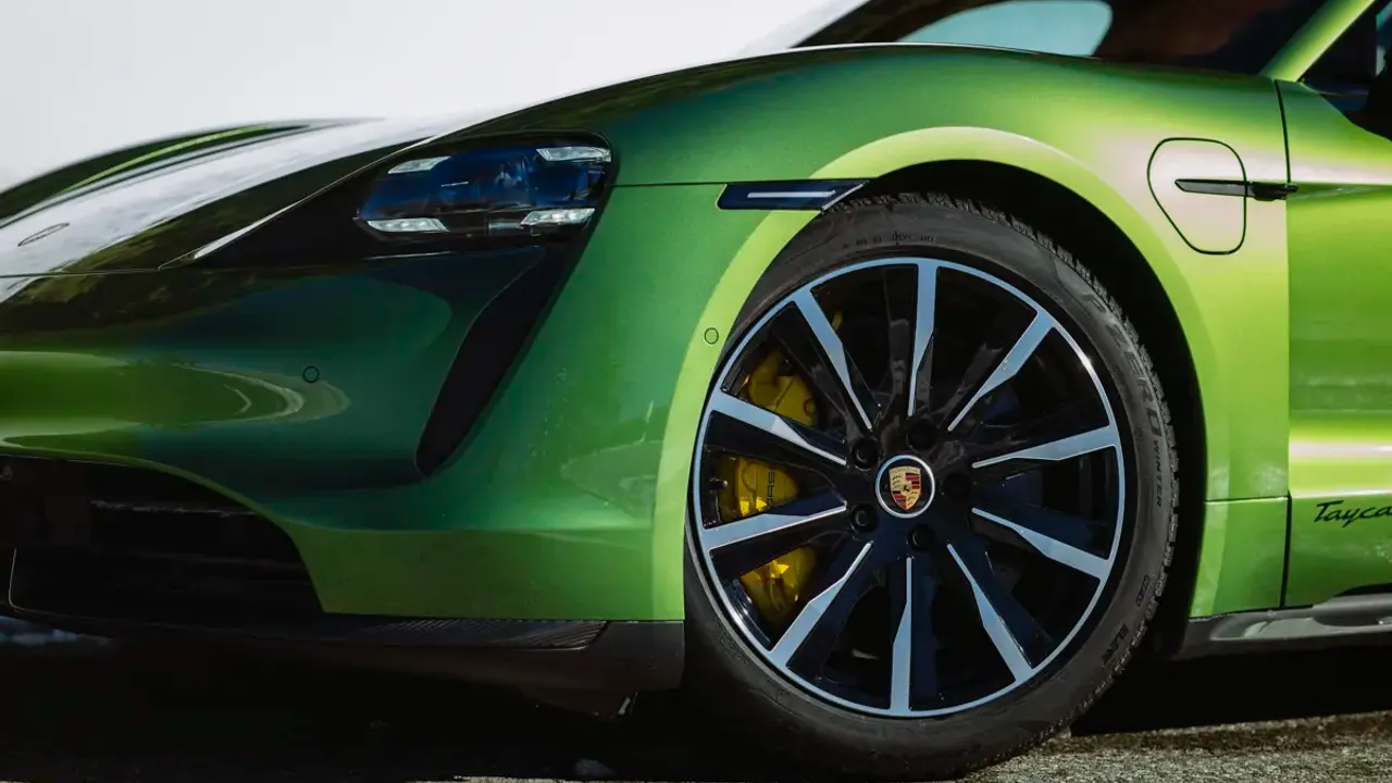 Elettronauti - Porsche Taycan Turbo Sport Turismo - Cerchio