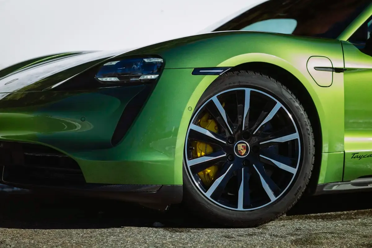 Elettronauti - Porsche Taycan Turbo Sport Turismo - Cerchio