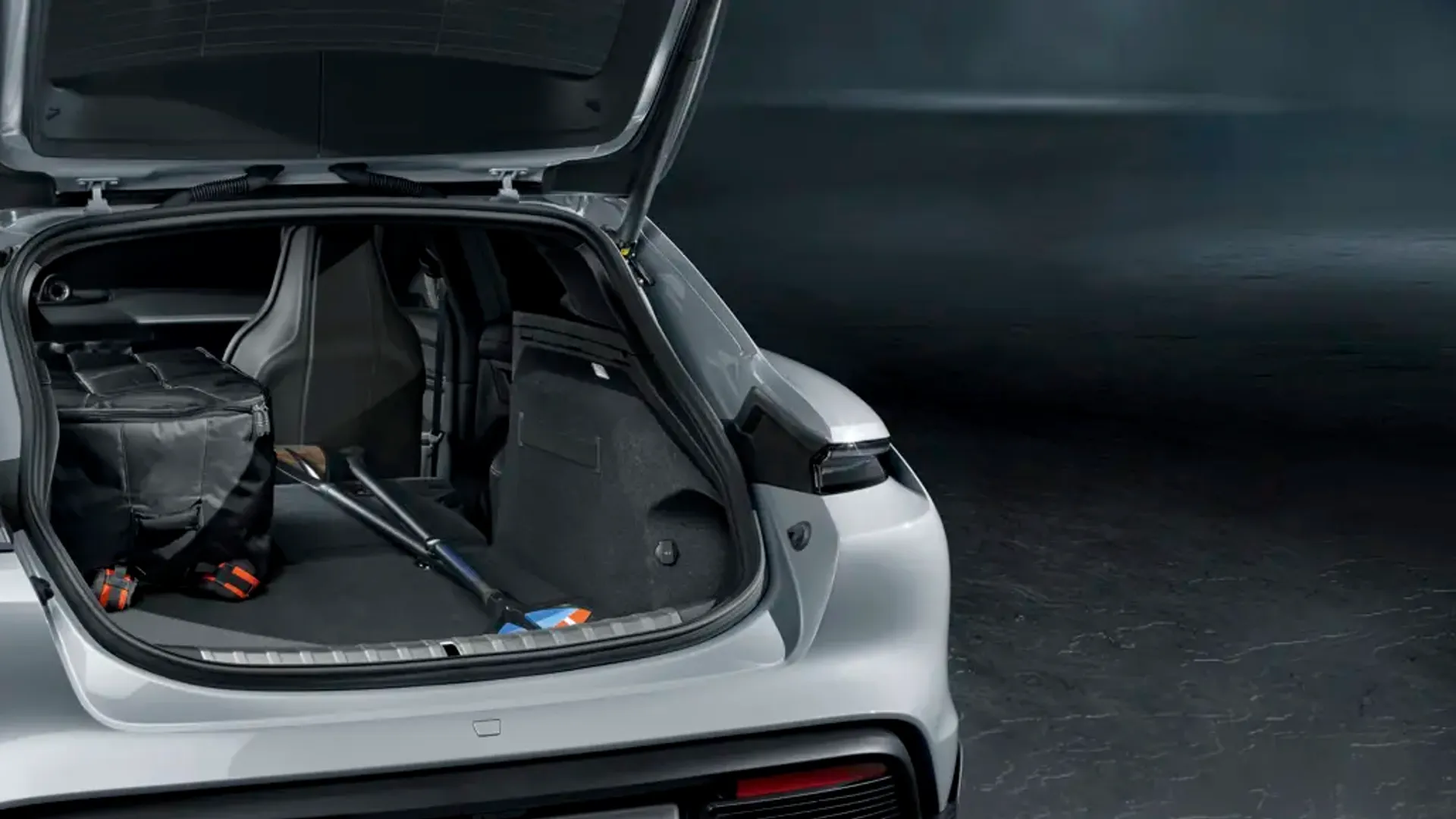 Elettronauti - Porsche Taycan Turbo Cross Turismo - Vano di carico - Bagagliaio