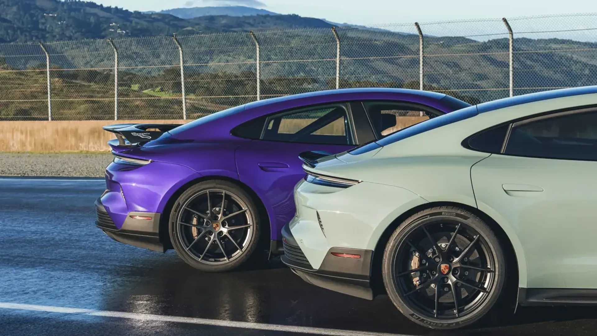 Elettronauti - Porsche Taycan Turbo GT - Dark Grey - Esterno - Vista anteriore a tre quarti