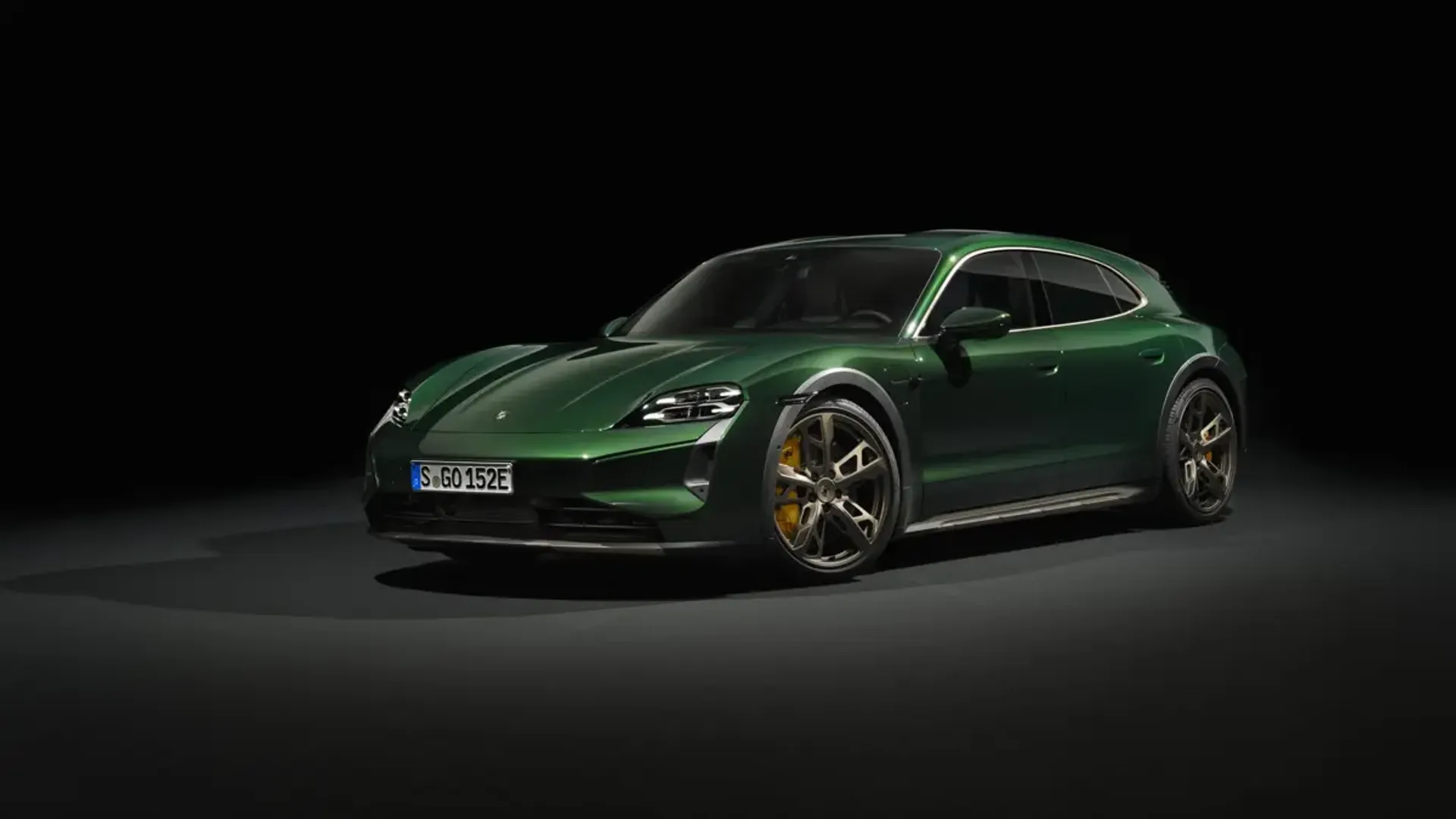 Elettronauti - Porsche Taycan Turbo Cross Turismo - Verde - Esterno - Vista anteriore a tre quarti