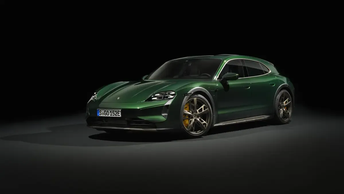 Elettronauti - Porsche Taycan Turbo Cross Turismo - Verde - Esterno - Vista anteriore a tre quarti