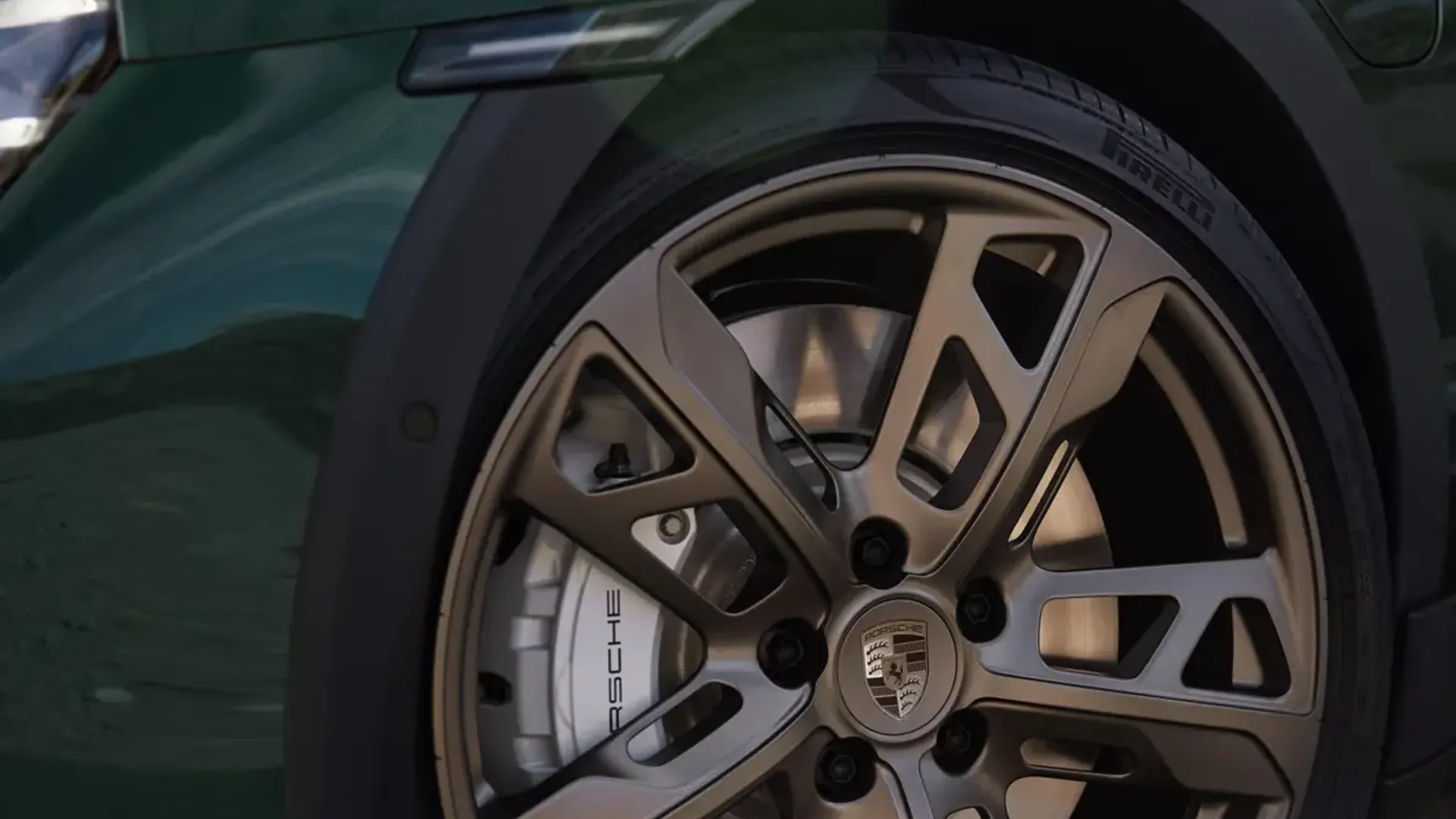Elettronauti - Porsche Taycan Turbo Cross Turismo - Verde - Esterno - Vista anteriore a tre quarti