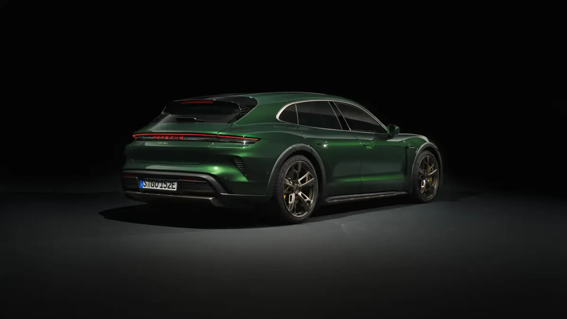 Elettronauti - Porsche Taycan Turbo Cross Turismo - Grigio - Esterno - Vista anteriore a tre quarti