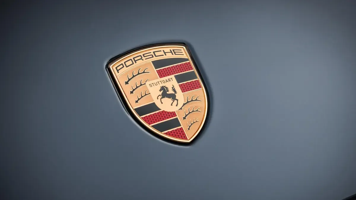 Elettronauti - Porsche Taycan GTS Sport Turismo - Grigio - Esterno - Vista anteriore a tre quarti