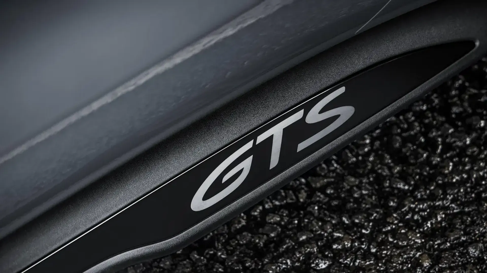 Elettronauti - Porsche Taycan GTS Sport Turismo - Grigio - Esterno - Vista anteriore a tre quarti