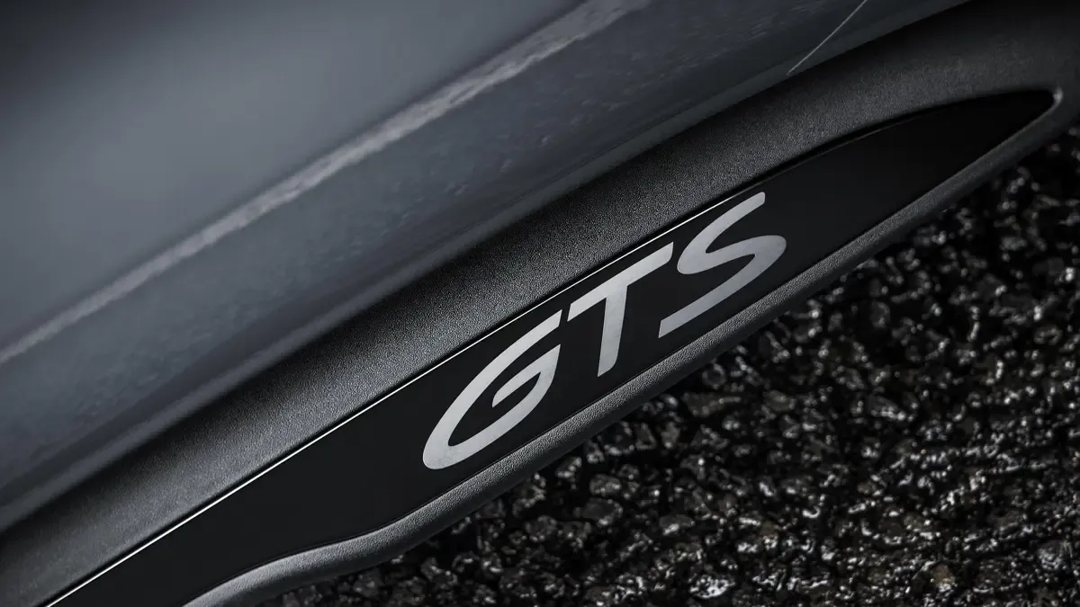 Elettronauti - Porsche Taycan GTS Sport Turismo - Grigio - Esterno - Vista anteriore a tre quarti