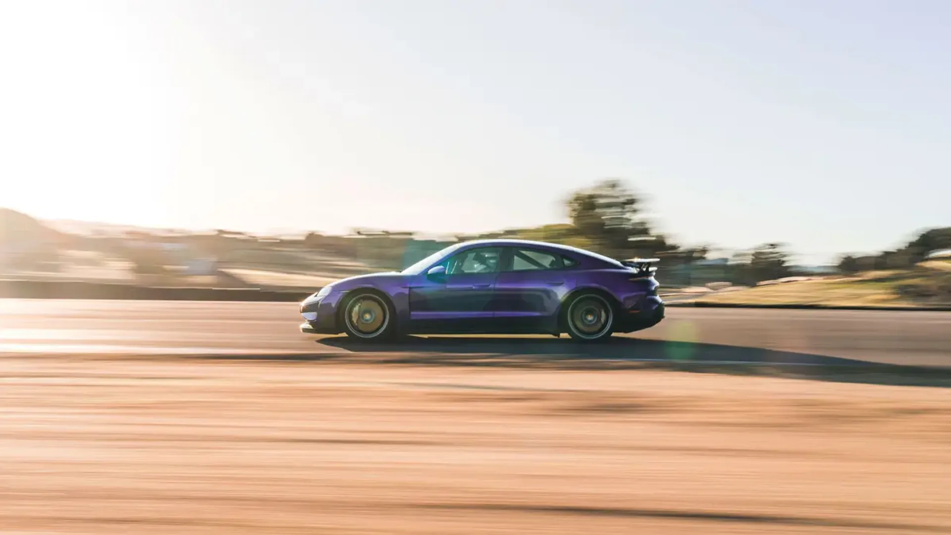 Elettronauti - Porsche Taycan Turbo GT - Viola - Esterno - Vista anteriore a tre quarti