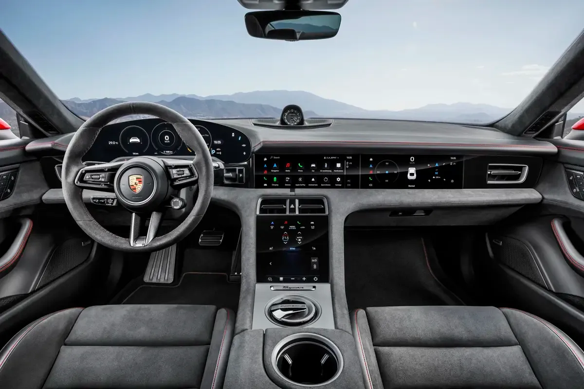 Elettronauti - Porsche Taycan GTS Sport Turismo - Infotainment - Vista della plancia