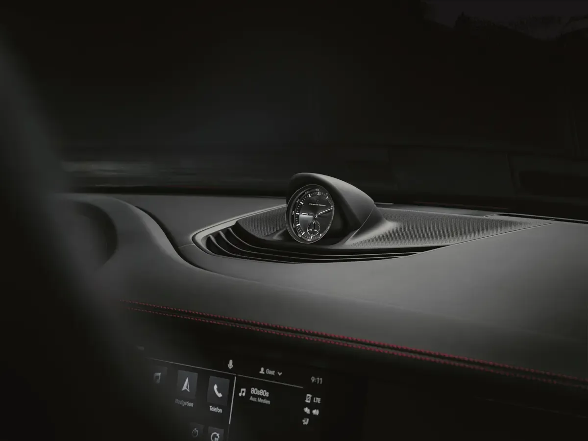 Elettronauti - Porsche Taycan GTS Sport Turismo - Nero - Interni - Vista della plancia
