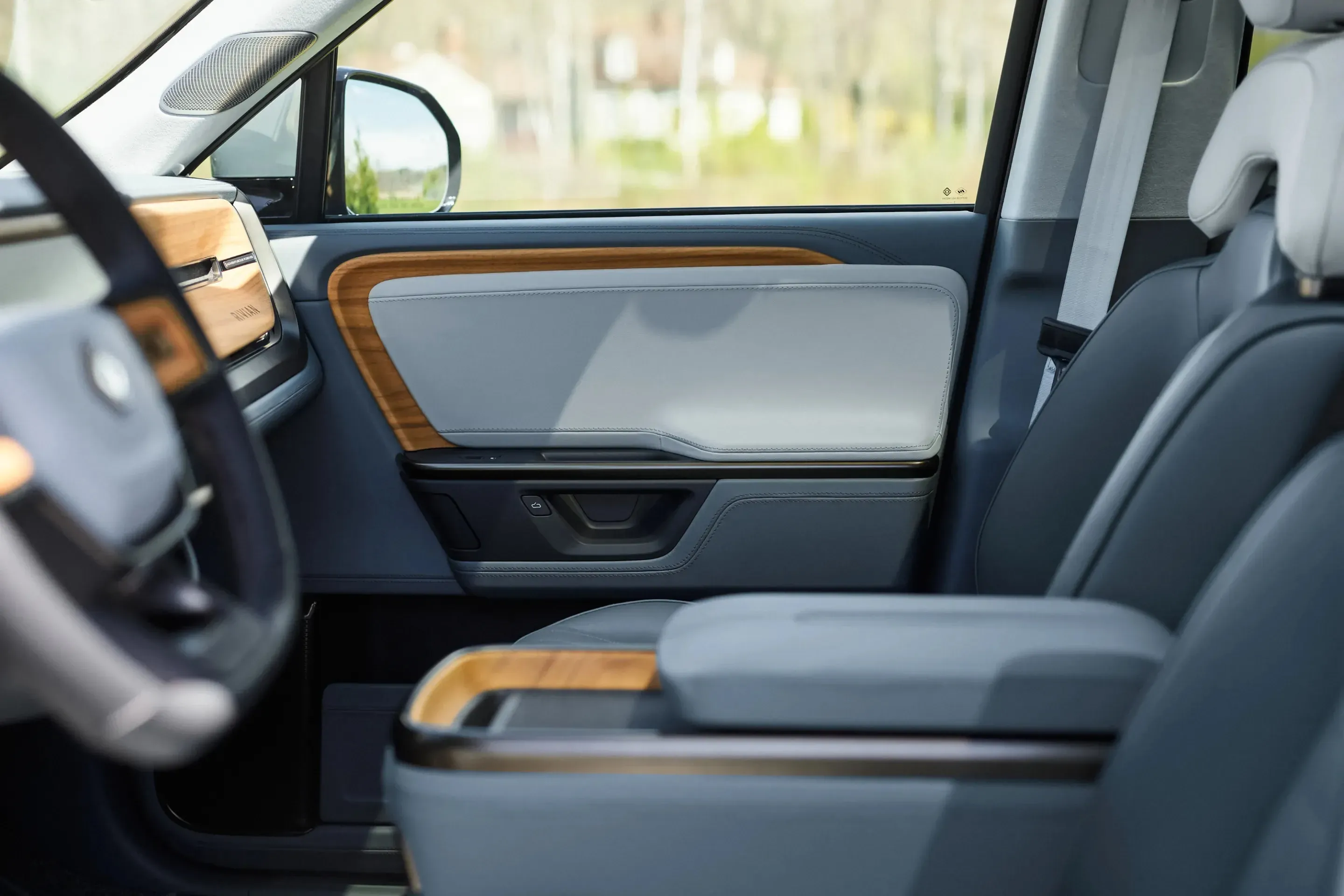 Rivian R1S Dual-Motor AWD LP