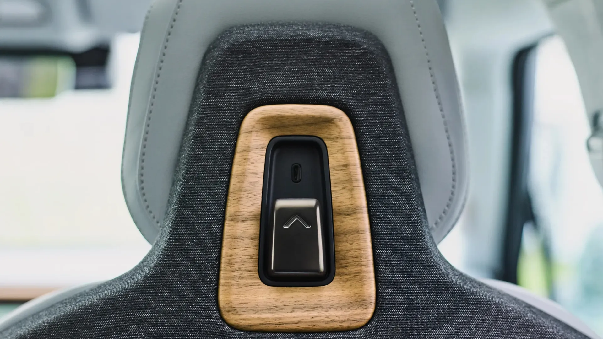 Rivian R1S Dual-Motor AWD LP