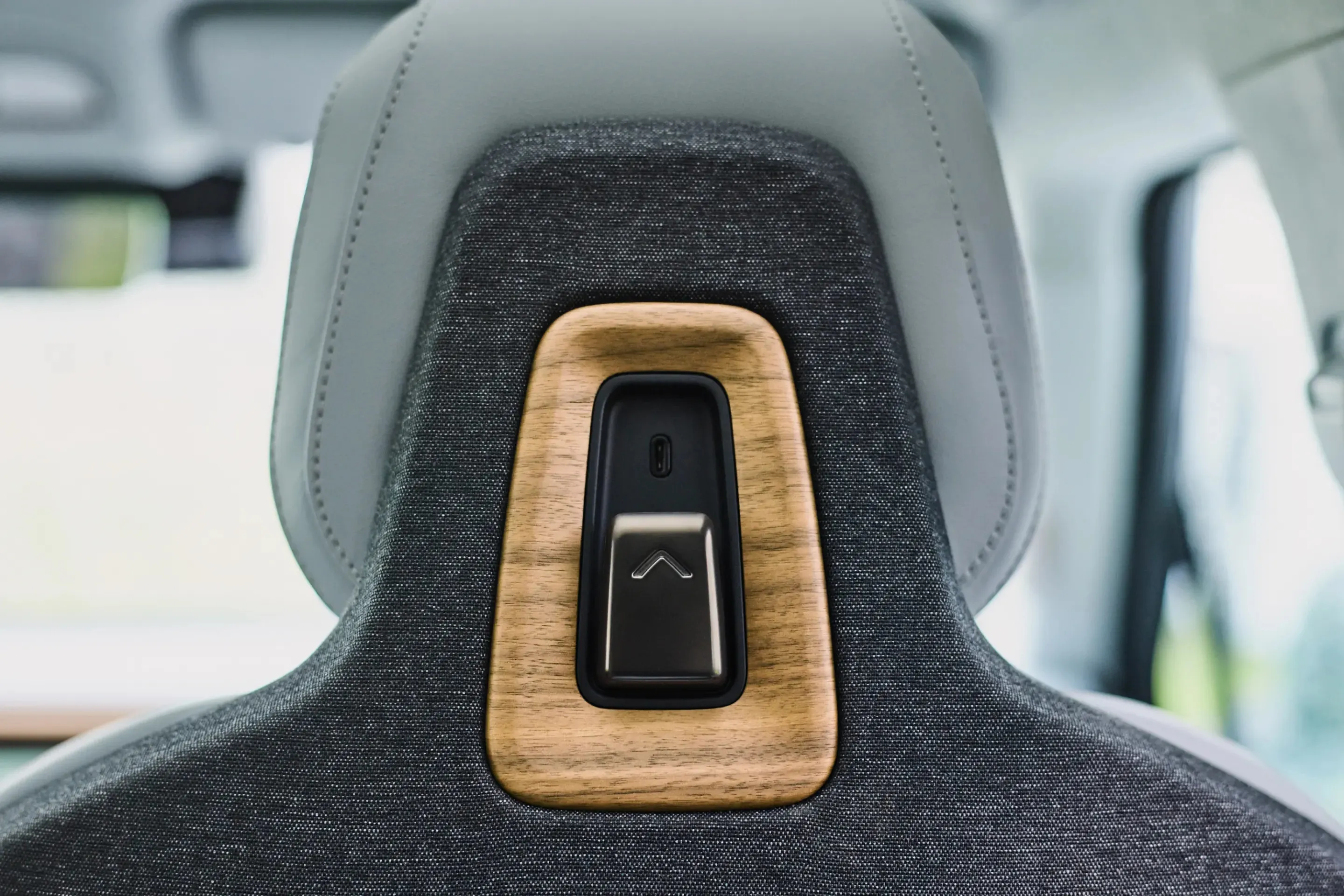 Rivian R1S Dual-Motor AWD LP