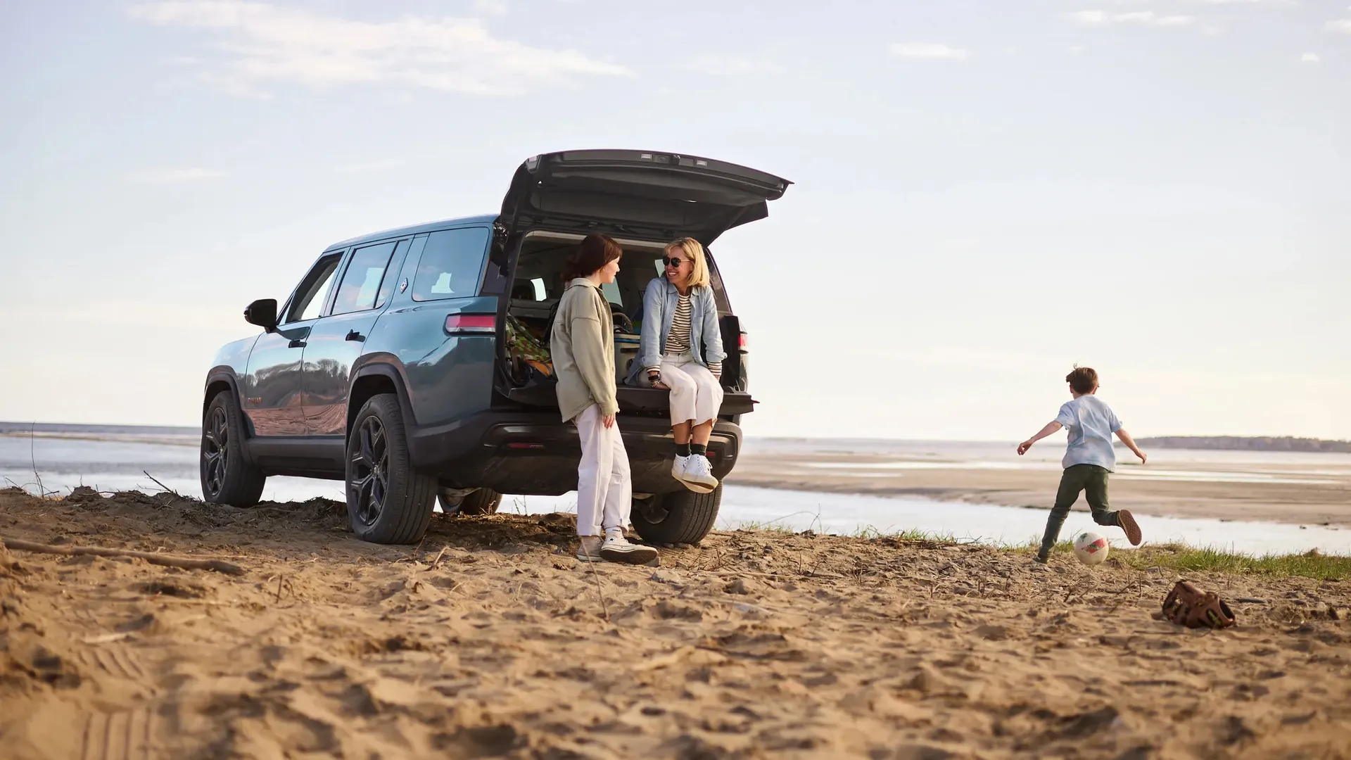 Rivian R1S Dual-Motor AWD LP