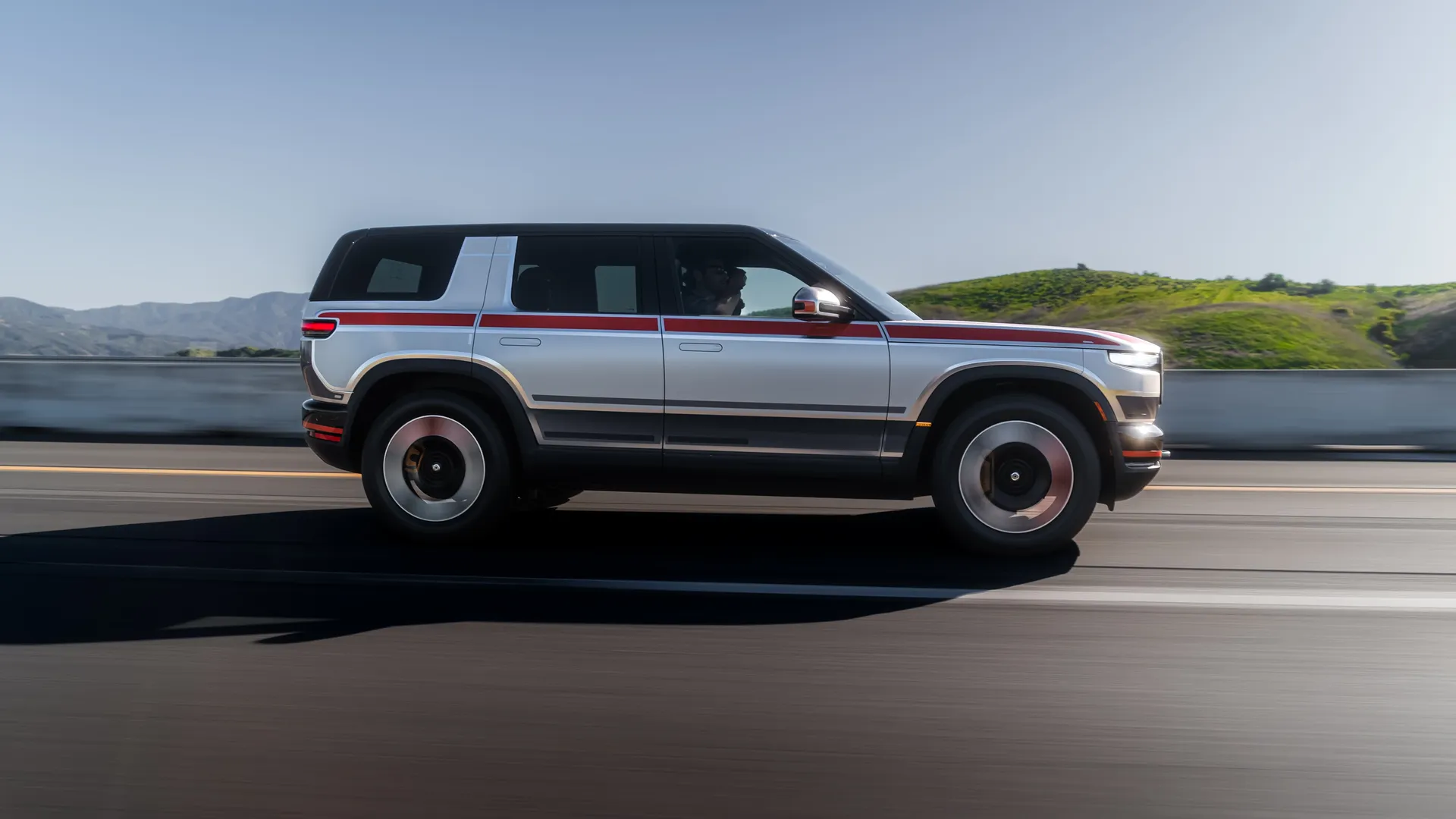 Rivian R2 Dual-Motor AWD