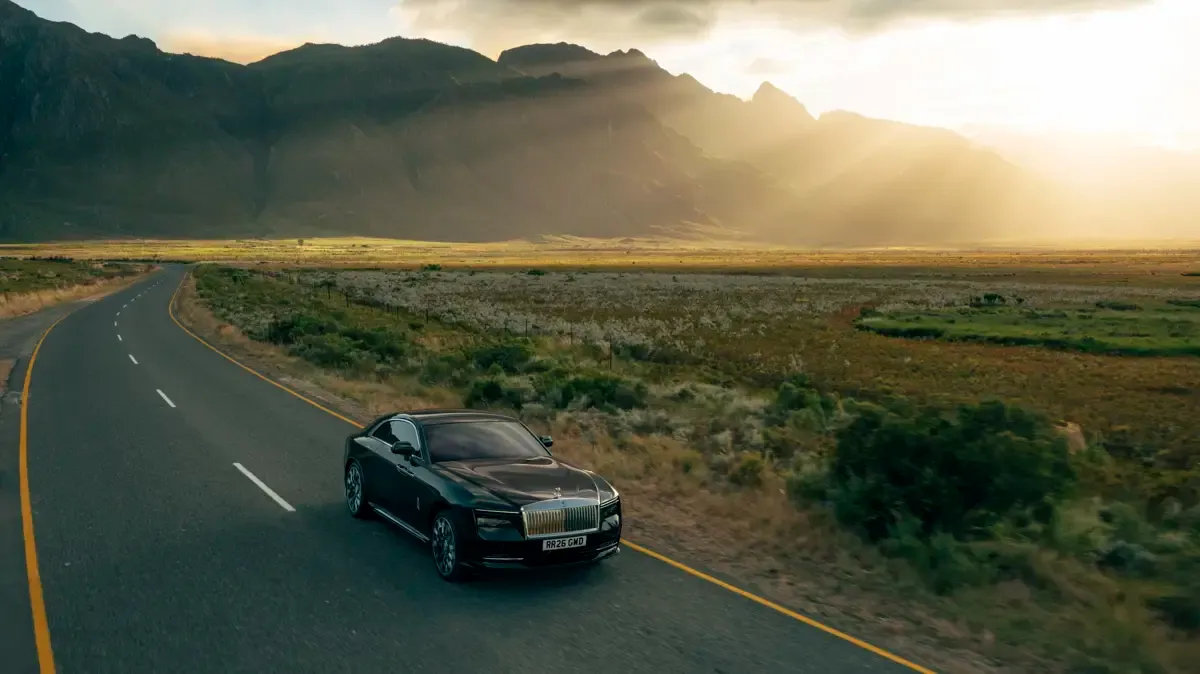 Elettronauti - Rolls-Royce Spectre Series II - Dark Gray - Esterno - Vista anteriore a tre quarti