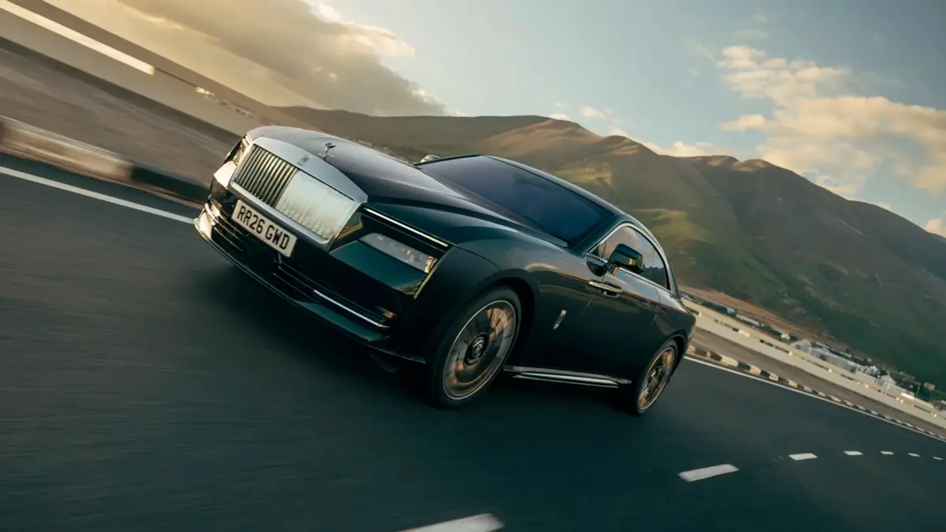 Elettronauti - Rolls-Royce Spectre Series II - Light Grey - Esterno - Vista anteriore a tre quarti