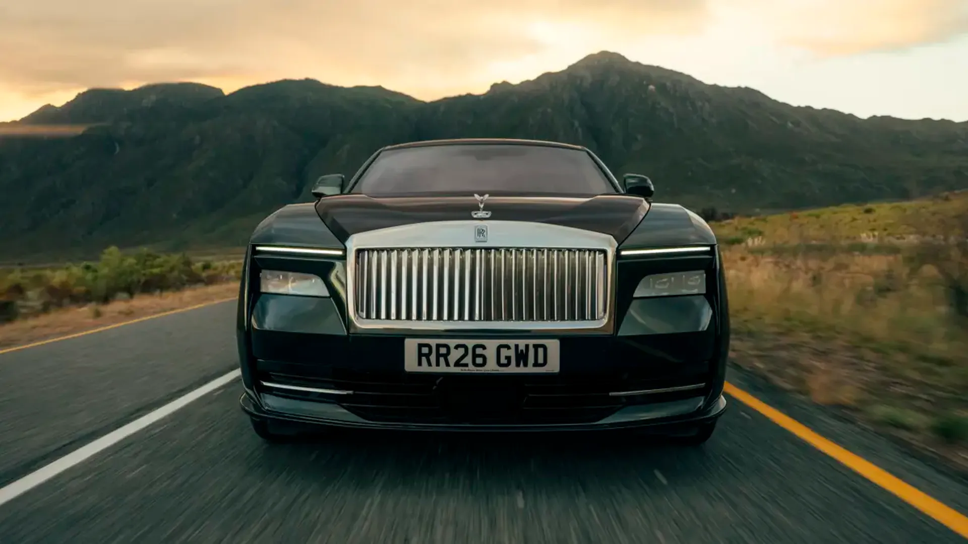 Elettronauti - Rolls-Royce Spectre Series II - Light Purple - Esterno - Vista anteriore a tre quarti