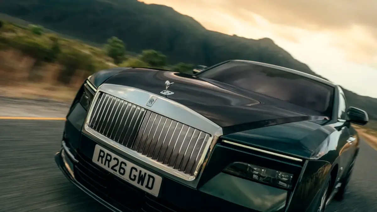 Elettronauti - Rolls-Royce Spectre Series II - Viola - Esterno - Vista anteriore a tre quarti