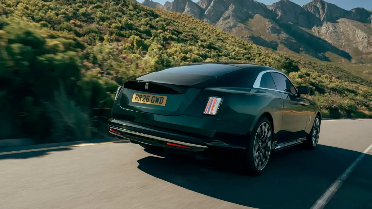 Elettronauti - Rolls-Royce Spectre Series II - Viola - Esterno - Vista anteriore a tre quarti