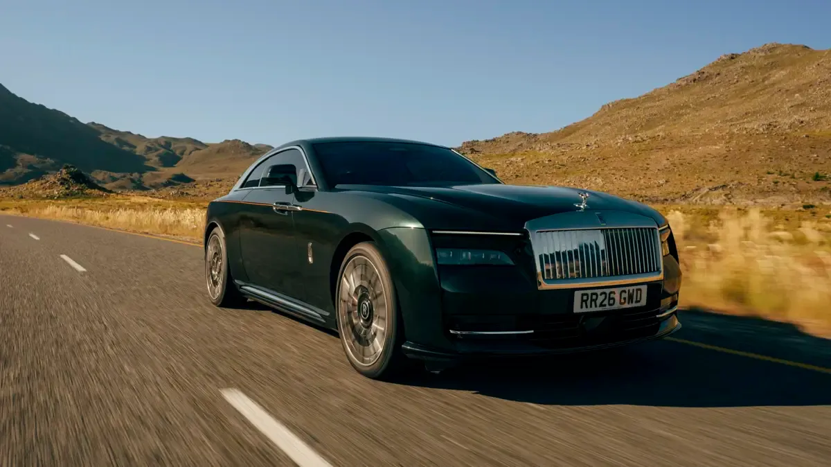 Elettronauti - Rolls-Royce Spectre Series II - Viola - Esterno - Vista anteriore a tre quarti