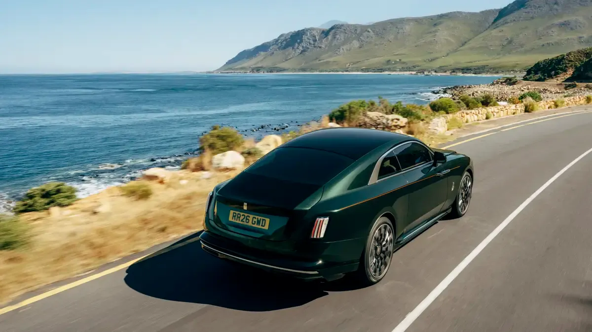 Elettronauti - Rolls-Royce Spectre Series II - Argento - Esterno - Vista anteriore a tre quarti
