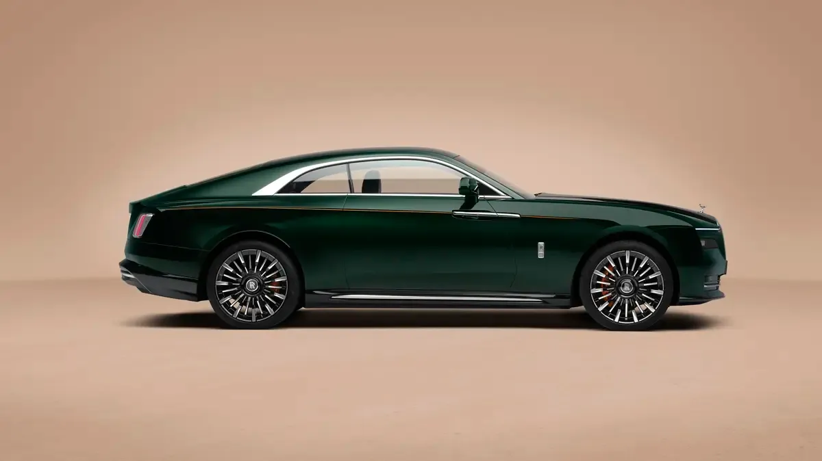 Elettronauti - Rolls-Royce Spectre Series II - Giallo - Esterno - Vista anteriore a tre quarti