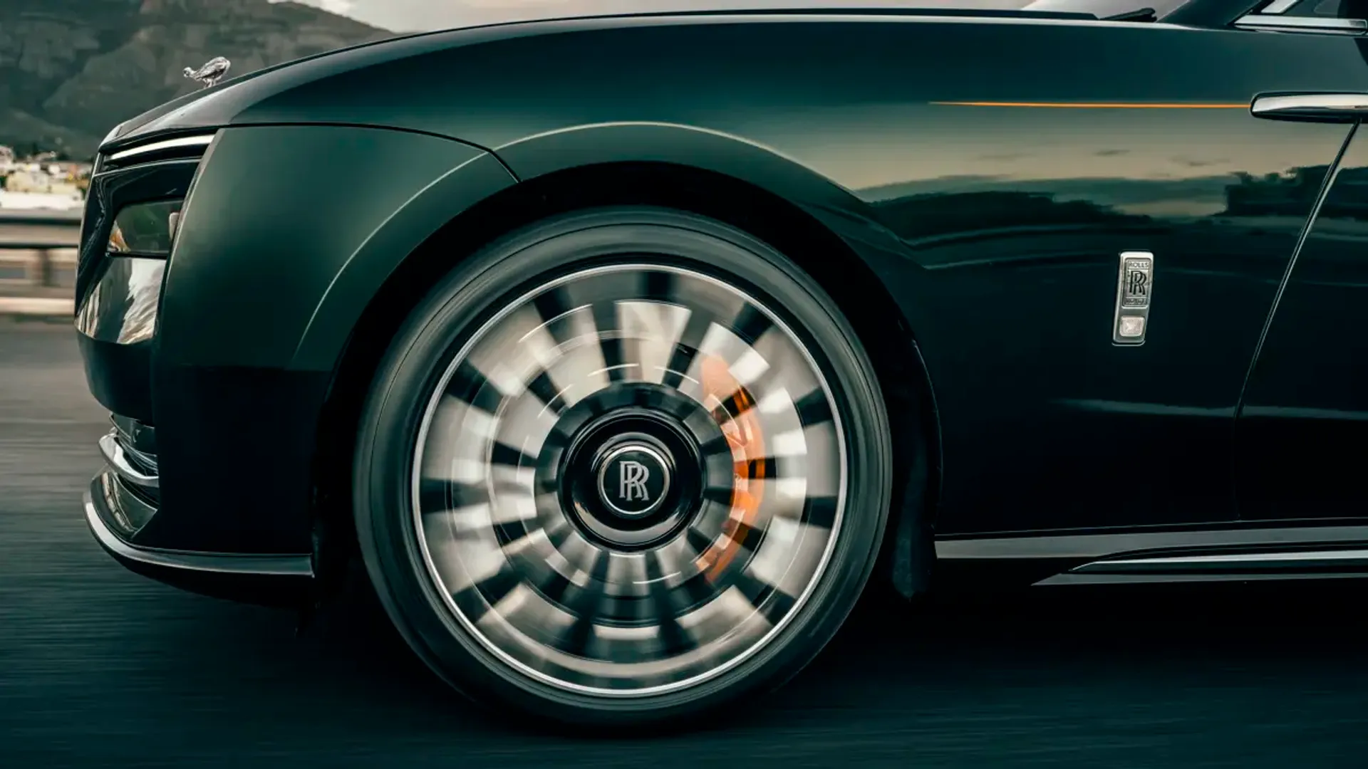 Elettronauti - Rolls-Royce Spectre Series II - Argento - Cerchio - Vista laterale