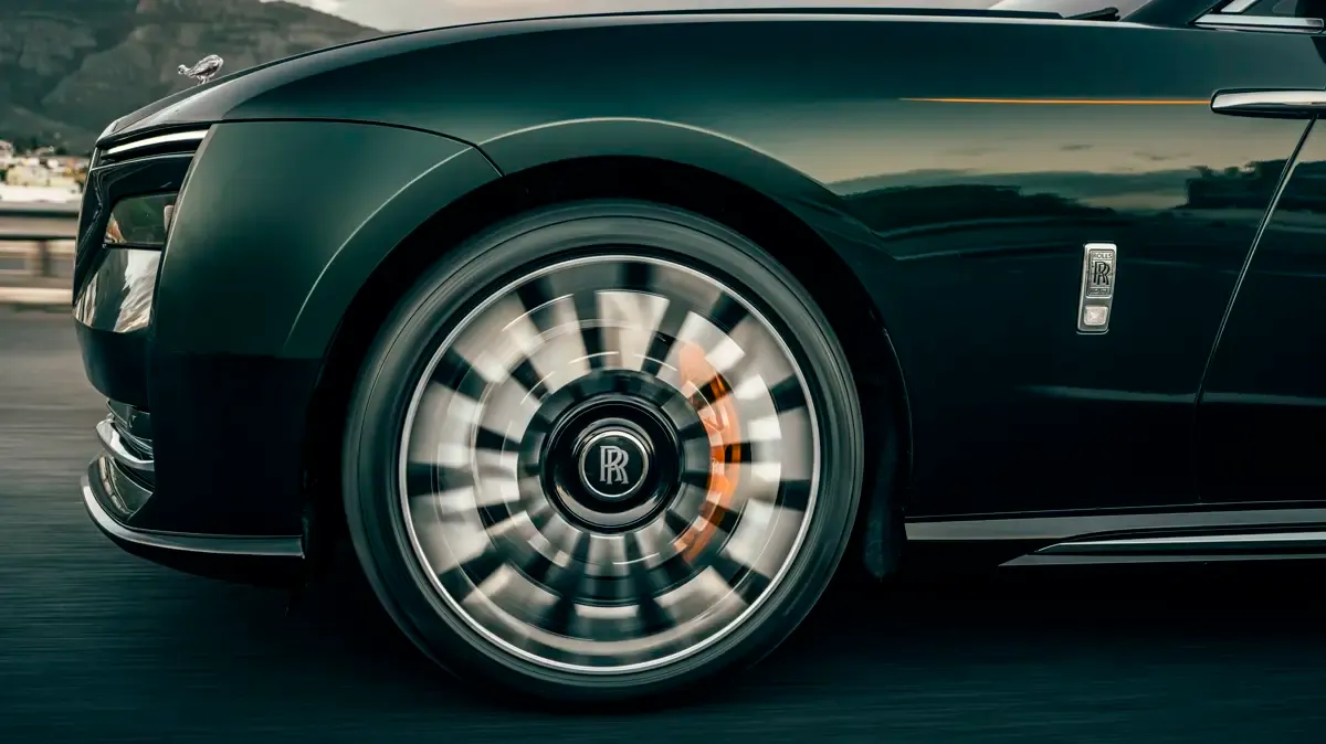 Elettronauti - Rolls-Royce Spectre Series II - Argento - Cerchio - Vista laterale