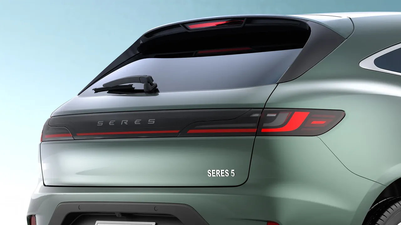 Seres 5 4WD Premium