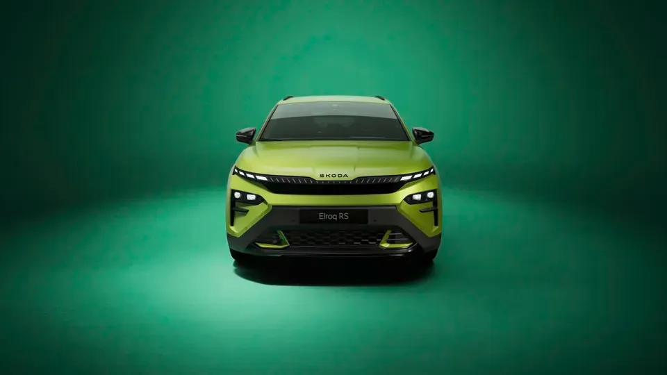 Elettronauti - Skoda Elroq RS - Verde - Esterno - Vista anteriore a tre quarti