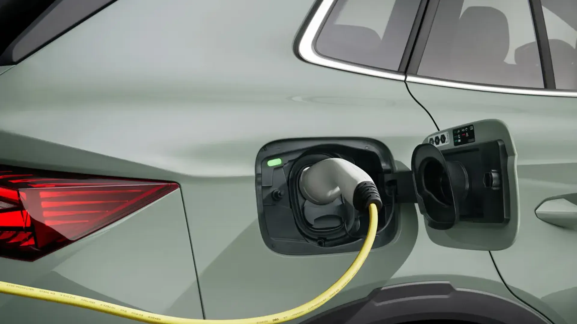Elettronauti - Skoda Elroq 60 - Presa di ricarica - Vista laterale