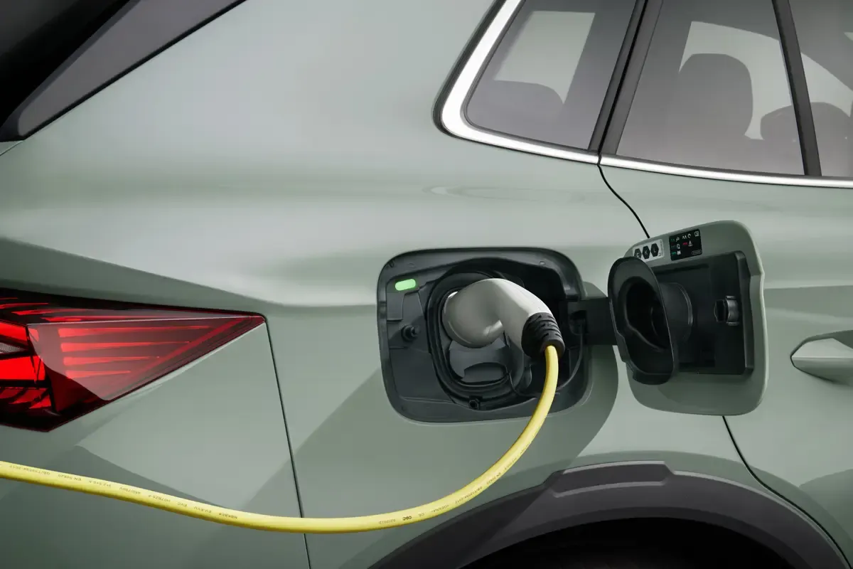 Elettronauti - Skoda Elroq 60 - Presa di ricarica - Vista laterale
