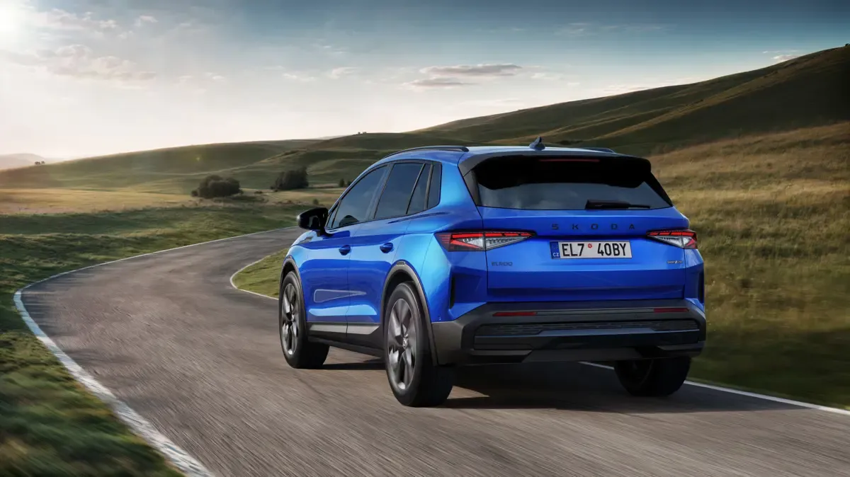 Elettronauti - Skoda Elroq 60 - Dark Grey - Esterno - Vista anteriore a tre quarti