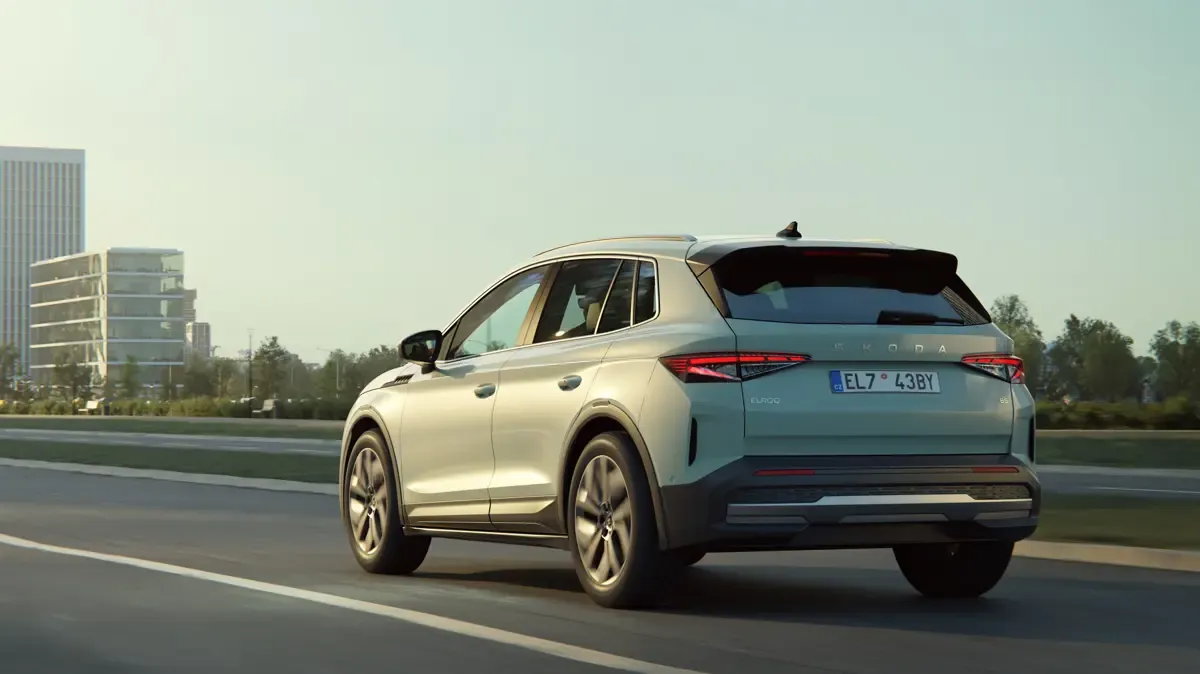 Elettronauti - Skoda Elroq 60 - Verde - Esterno - Vista anteriore a tre quarti